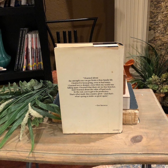 Iacocca  An Autobiography by  Lee Iacocca - Picture 2 of 4